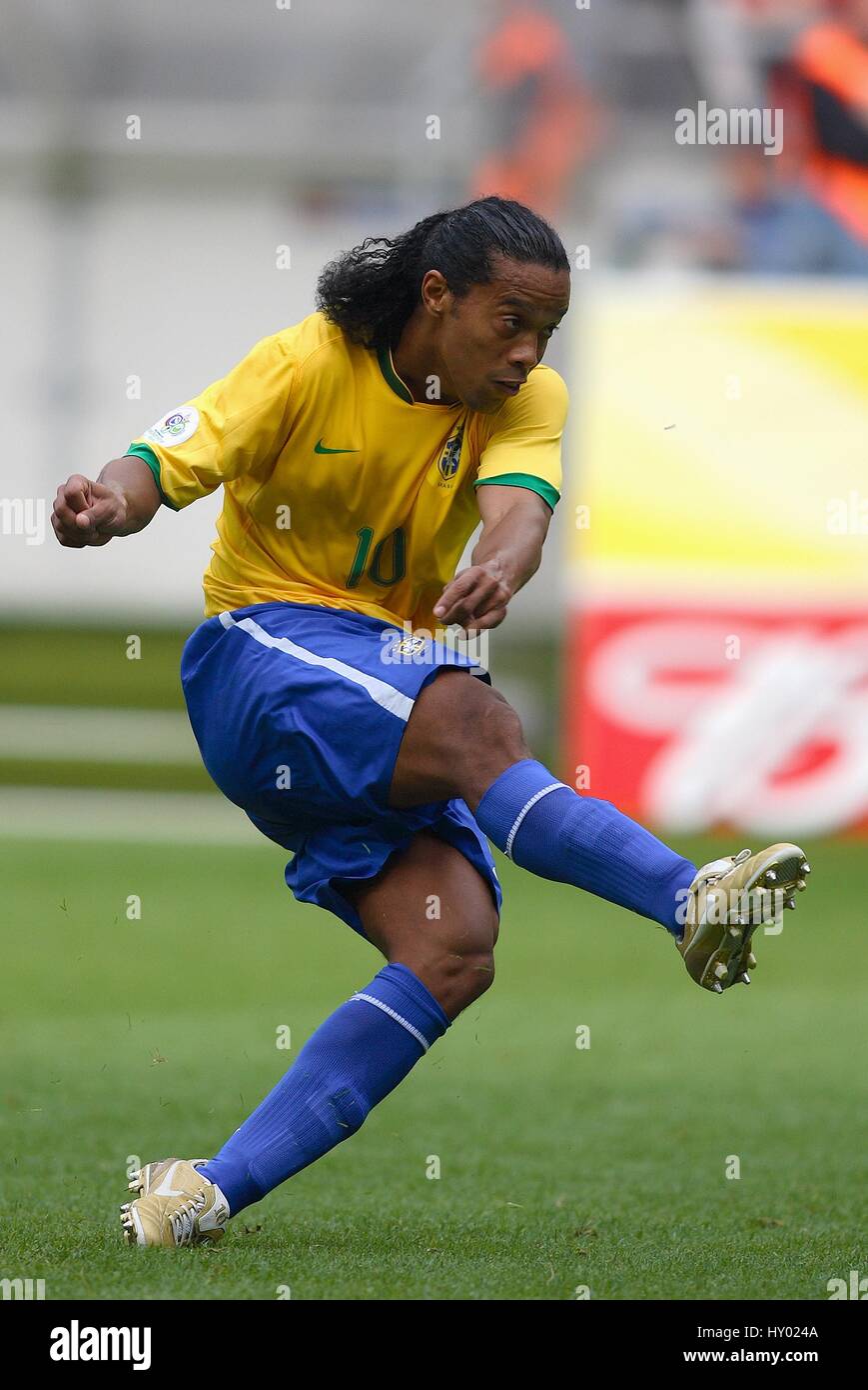 Ronaldinho hi-res stock photography and images - Alamy