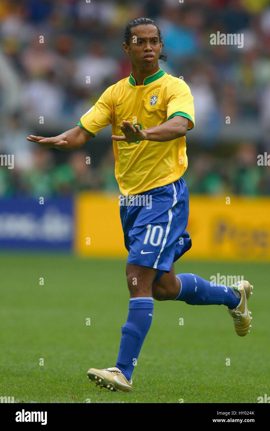 Ronaldinho hi-res stock photography and images - Alamy