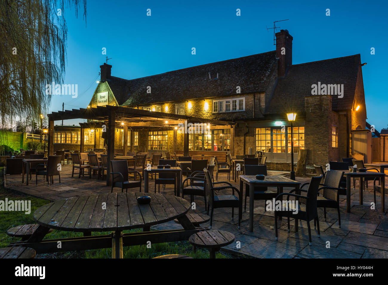 Rose tree pub hires stock photography and images Alamy