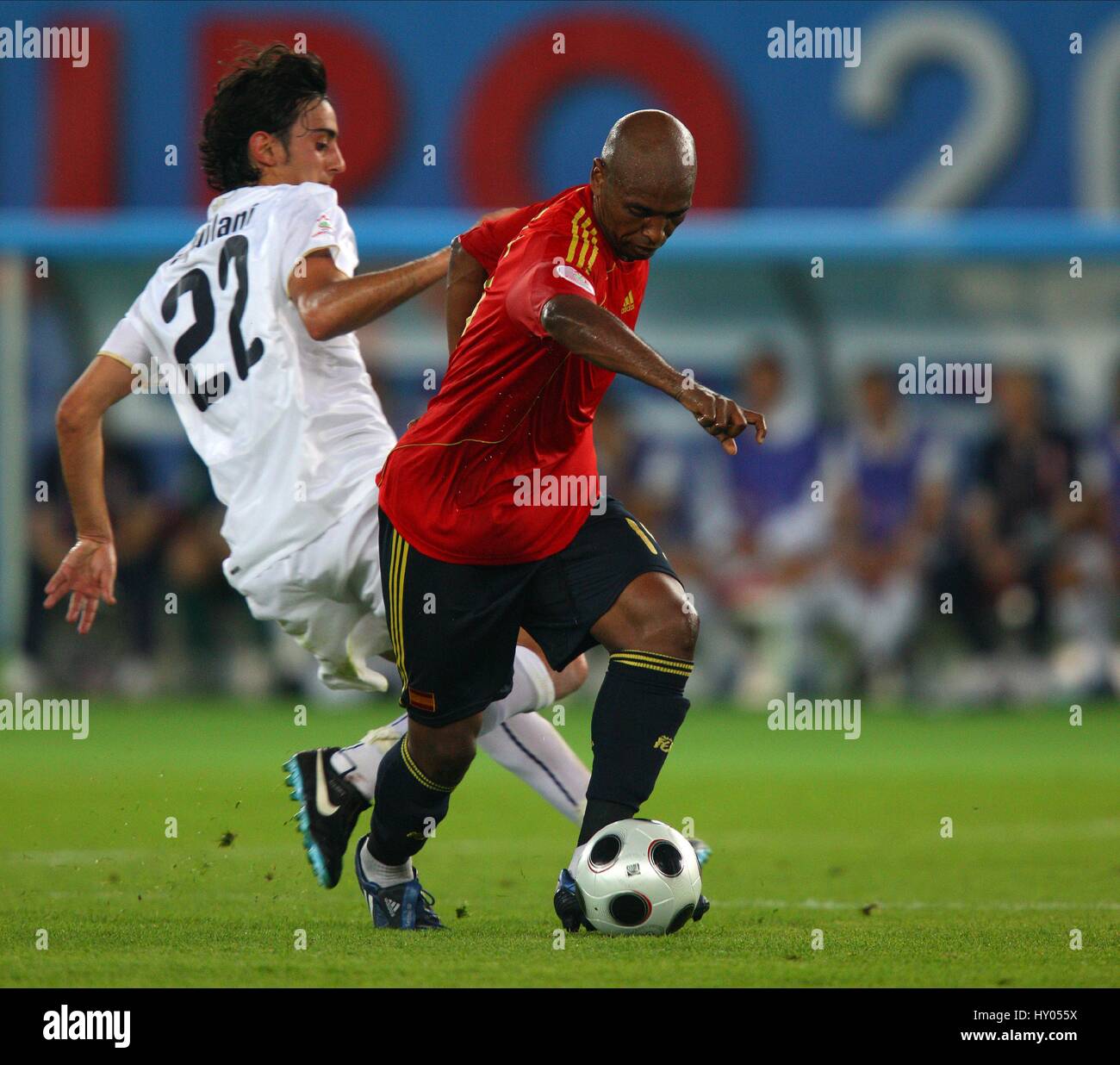 ALBERTO AQUILANI MARCOS SENNA SPAIN V ITALY ERNST-HAPPEL STADIUM VIENNA AUSTRIA 22 June 2008 Stock Photo