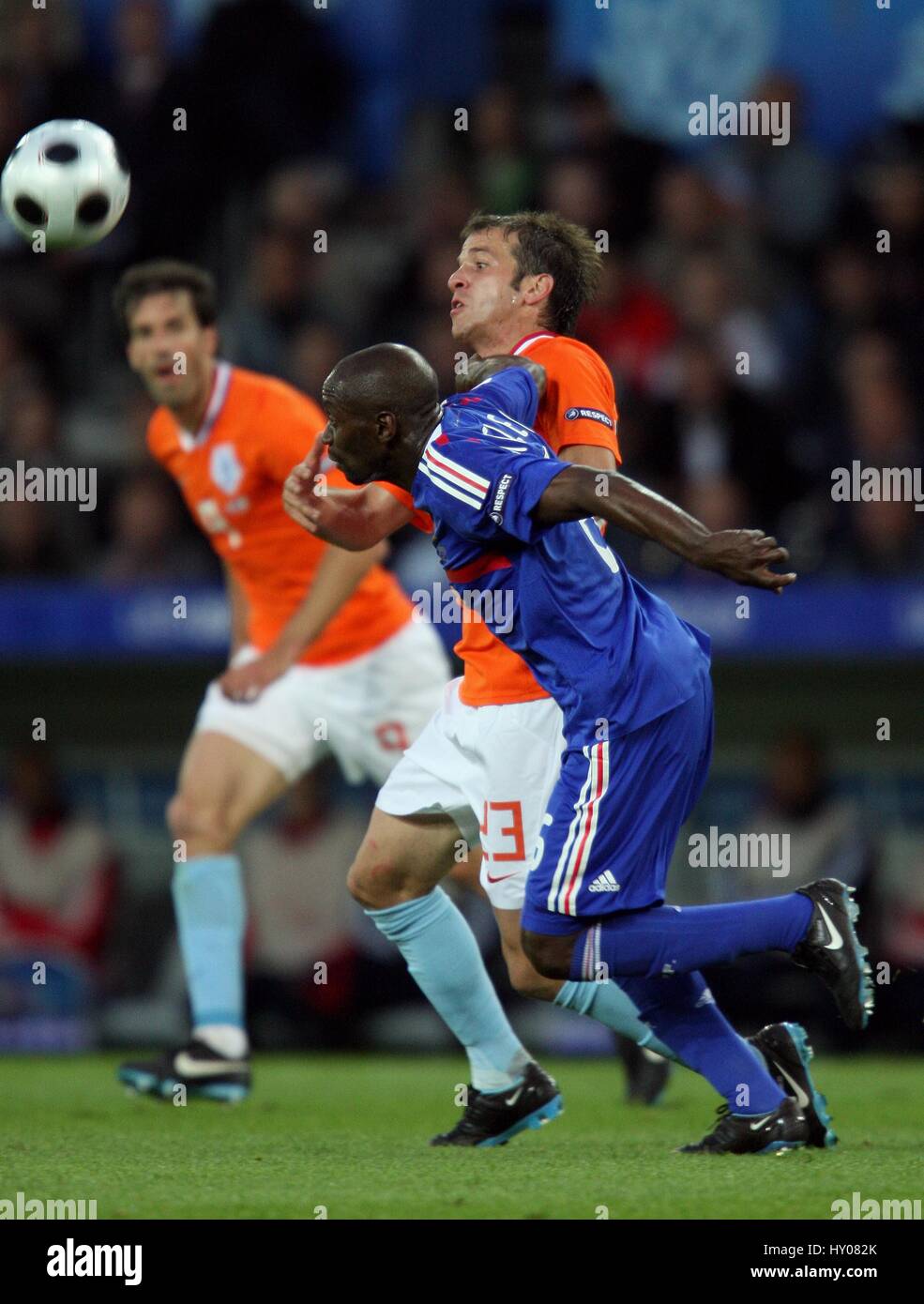 C MALOUDA & R VAN DER VAART HOLLAND V FRANCE STADE DE SUISSE BERNE ...