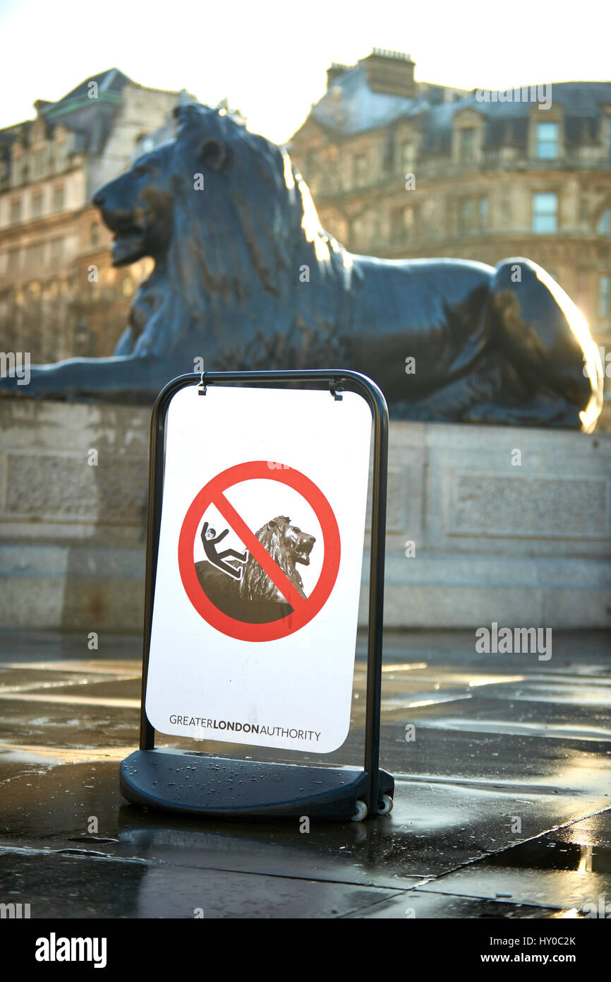 Sign in Trafalgar Square warning people not to climb on the lions Stock Photo