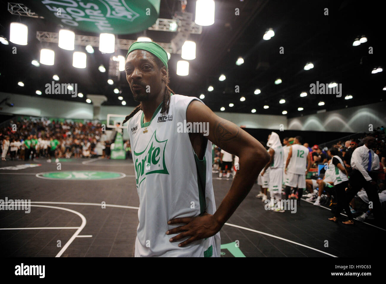 Celebrity basketball game hi-res stock photography and images - Alamy