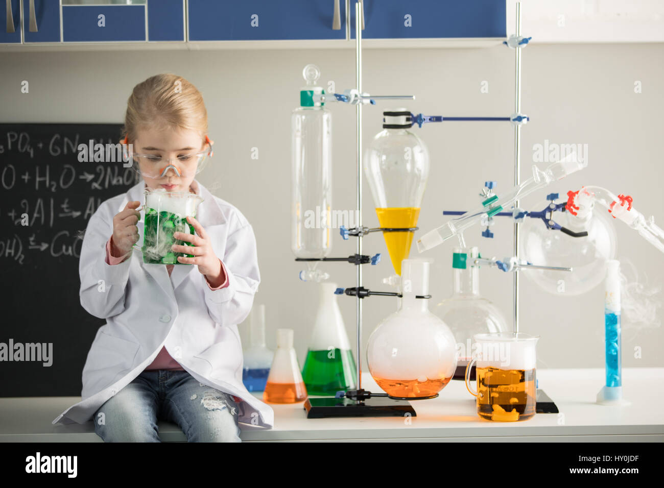 Schoolgirl in chemistry lab hi-res stock photography and images - Alamy