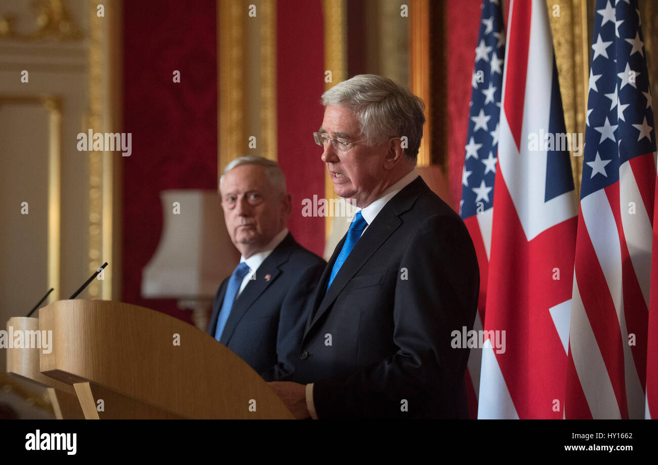 Defence Secretary Sir Michael Fallon and US Defence Secretary James Mattis (left) during a joint press conference at Lancaster House in London. Stock Photo