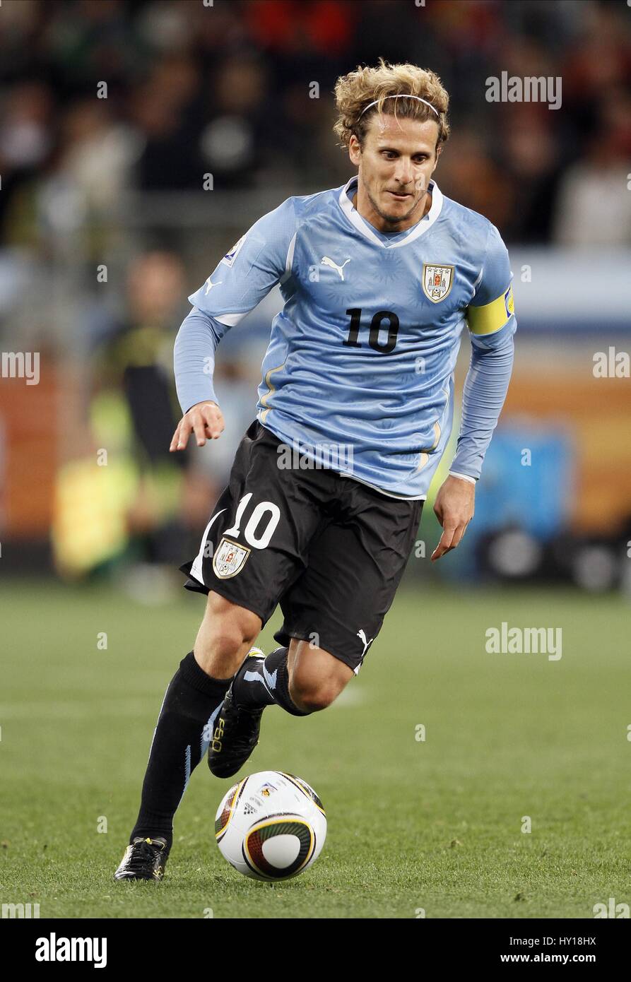 DIEGO FORLAN URAGUAY ATLETICO MADRID URAGUAY & ATLETICO MADRID GREEN POINT STADIUM CAPE TOWN SOUTH AFRICA 06 July 2010 Stock Photo