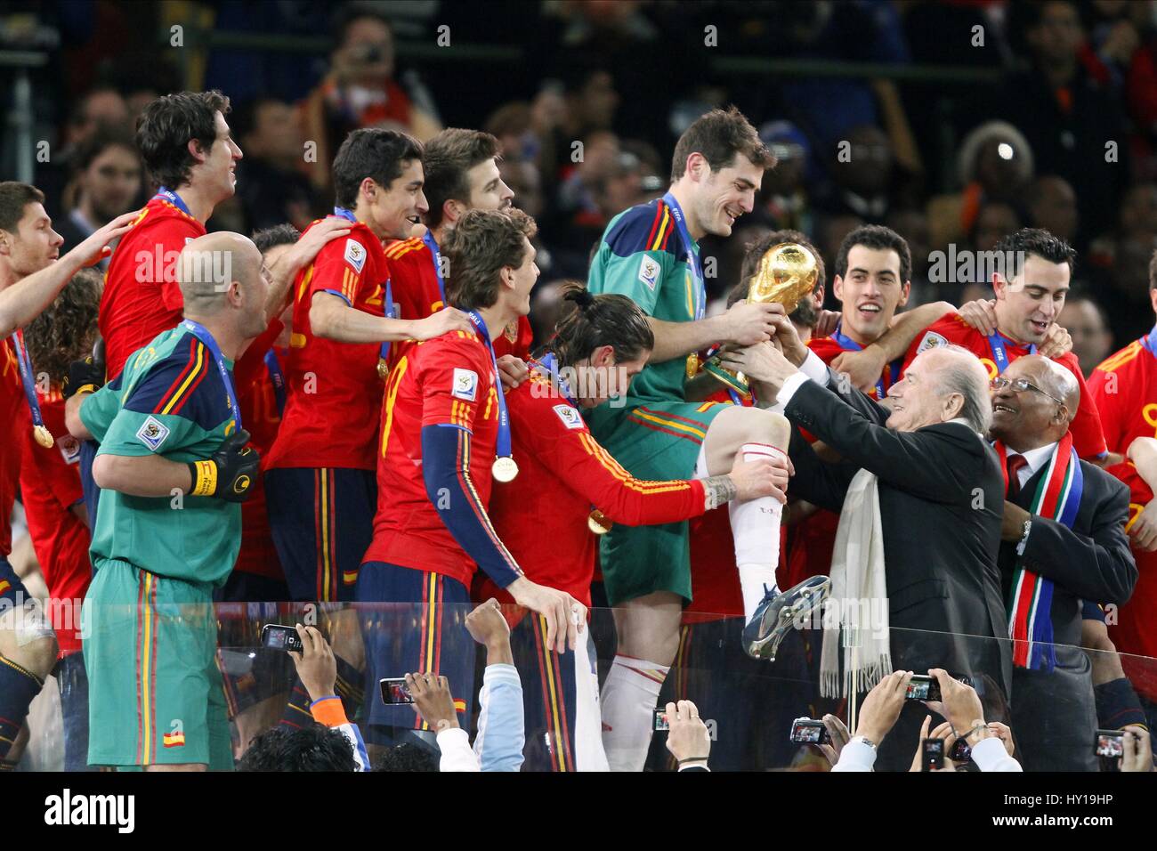 IKER CASILLAS RECEIVES TROPHY NETHERLANDS V SPAIN NETHERLANDS V SPAIN SOCCER CITY JOHANNESBURG SOUTH AFRICA 11 July 2010 Stock Photo