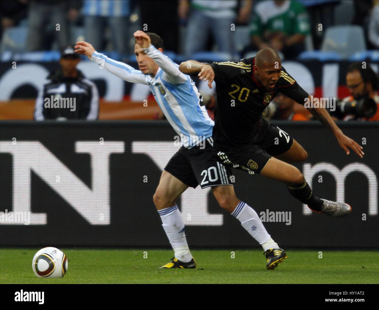 MAXI RODRIGUEZ & JEROME BOATEN ARGENTINA V GERMANY GREEN POINT STADIUM CAPE TOWN SOUTH AFRICA 03 July 2010 Stock Photo