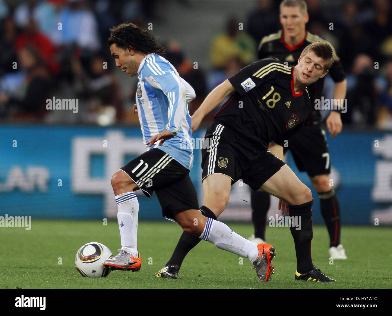 CARLOS TEVEZ & TONI KROOS ARGENTINA V GERMANY GREEN POINT STADIUM CAPE TOWN SOUTH AFRICA 03 July 2010 Stock Photo