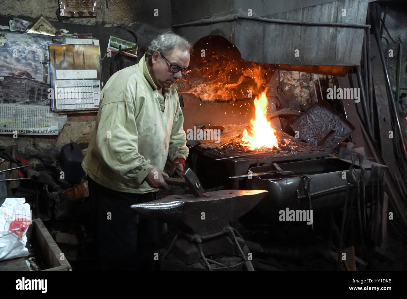 Craftsman forging a metal rod hi-res stock photography and images - Alamy