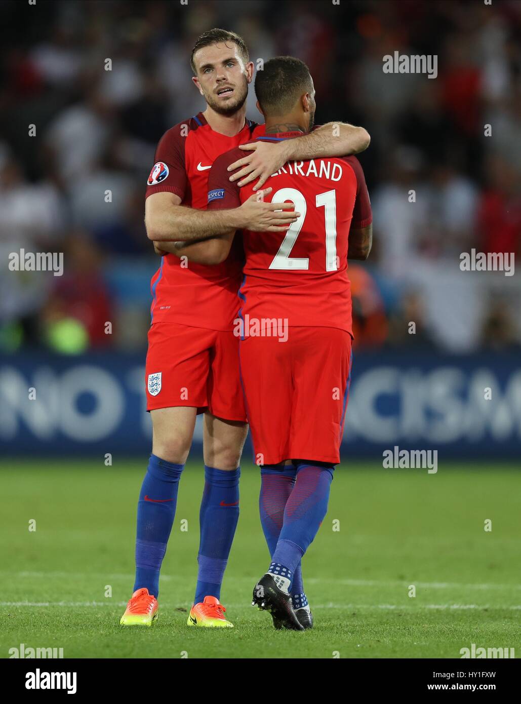 JORDAN HENDERSON & RYAN BERTRA SLOVAKIA V ENGLAND EURO 2016 STADE Stock  Photo - Alamy