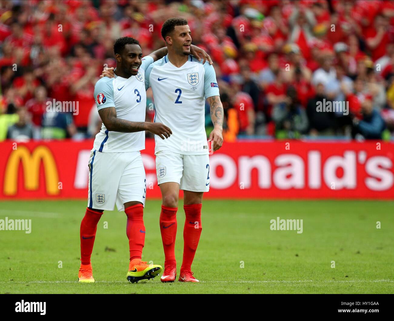 DANNY ROSE AND KYLE WALKER ENGLAND V WALES STADE FELIX BOLLAERT-DELELIS LENS FRANCE 16 June 2016 Stock Photo