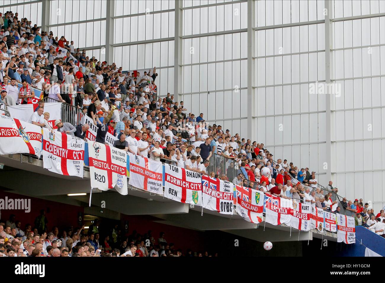 ENGLAND FANS IN THE STADIUM ENGLAND V WALES STADE FELIX BOLLAERT-DELELIS LENS FRANCE 16 June 2016 Stock Photo