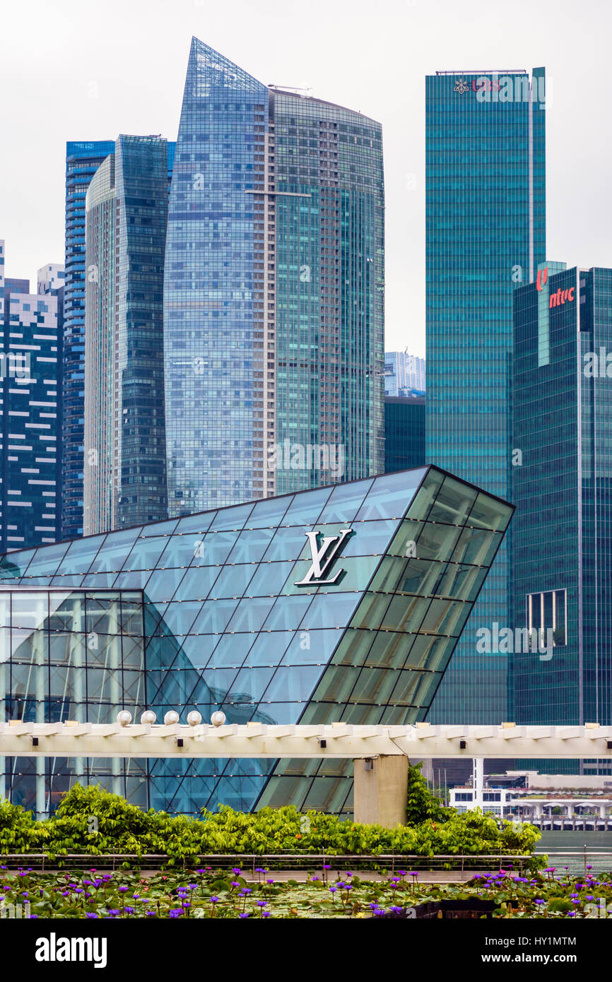 Louis Vuitton store and Marina Bay Financial Centre buildings, Marina Bay, Singapore Stock Photo