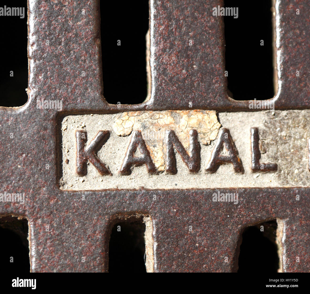 Runoff Lettering Manhole cover runoff water hi-res stock photography and images - Alamy