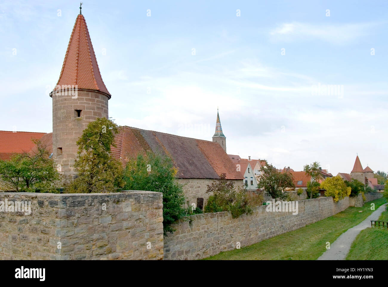 View  over the medieval City Walls of the Town of Wolframs-Eschenbach in Bavaria, Southern Germany.  Blick Ã¼ber mittelalterliche Stadtmauer in die Al Stock Photo