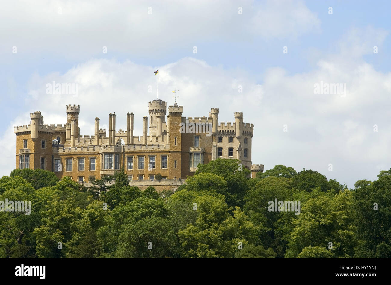 Belvoir Castle is a stately home in the English county of Leicestershire, overlooking the Vale of Belvoir.   Blick auf die Burg Belvoir in Leicestersh Stock Photo