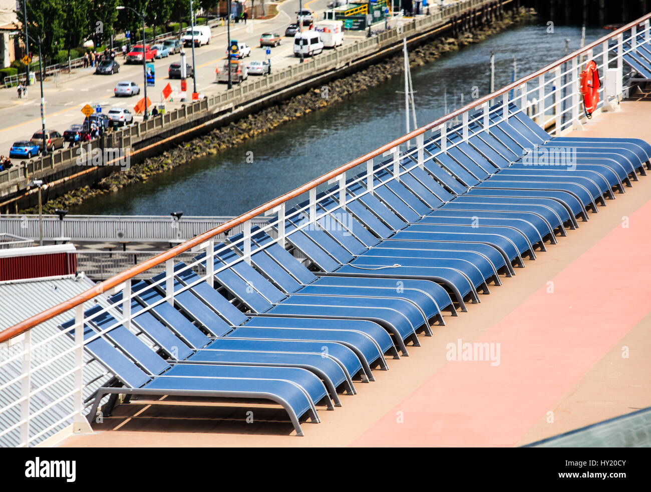 Promenade deck chairs ship hi-res stock photography and images - Alamy