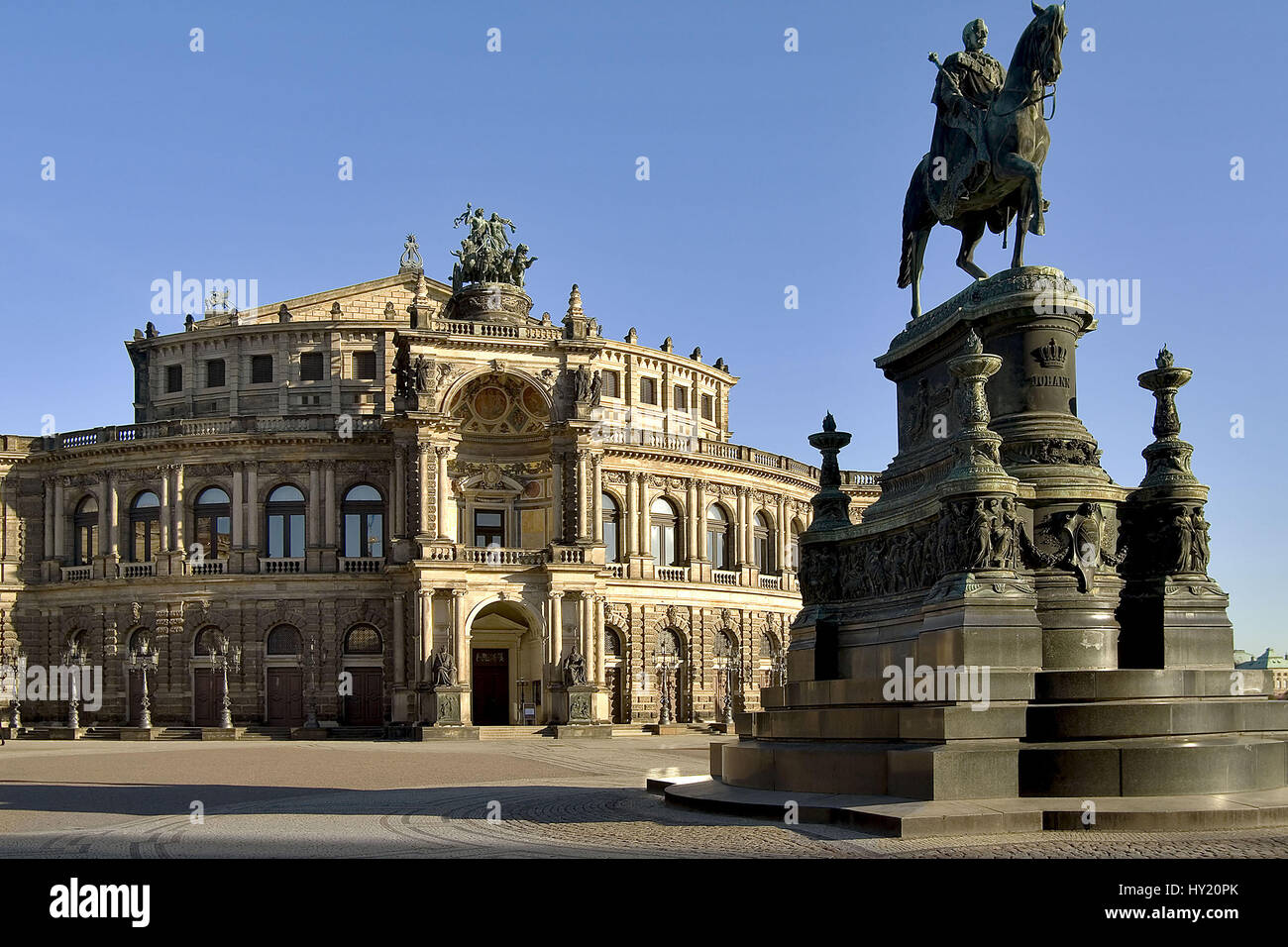 Die historische Semperoper in der Altstadt von Dresden. Stock Photo