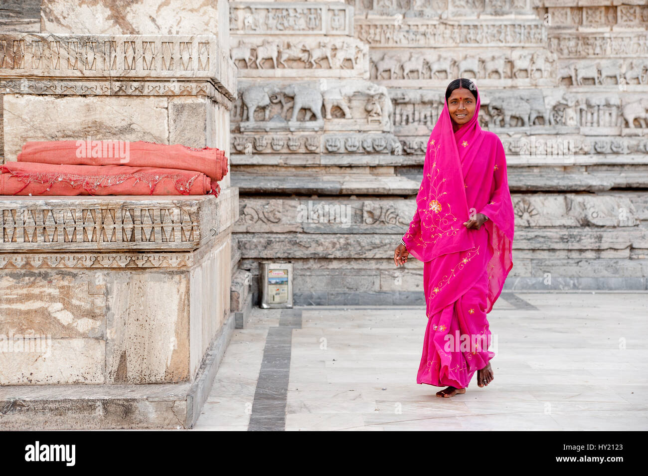 A female pilgrim in bright pink sari perfrosm Parikrama (perambulation) at Jagdish Temple, Udaipur Stock Photo
