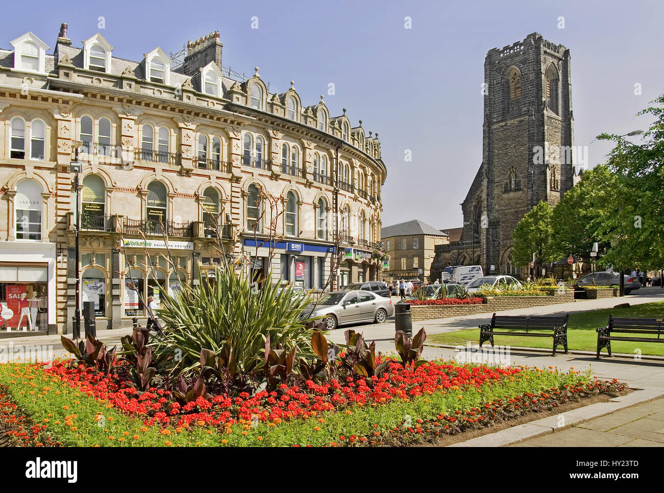 Harrogate (or Harrogate Spa) is a spa town in North Yorkshire, England. The town is a popular tourist destination; its spa waters, RHS Harlow Carr gar Stock Photo