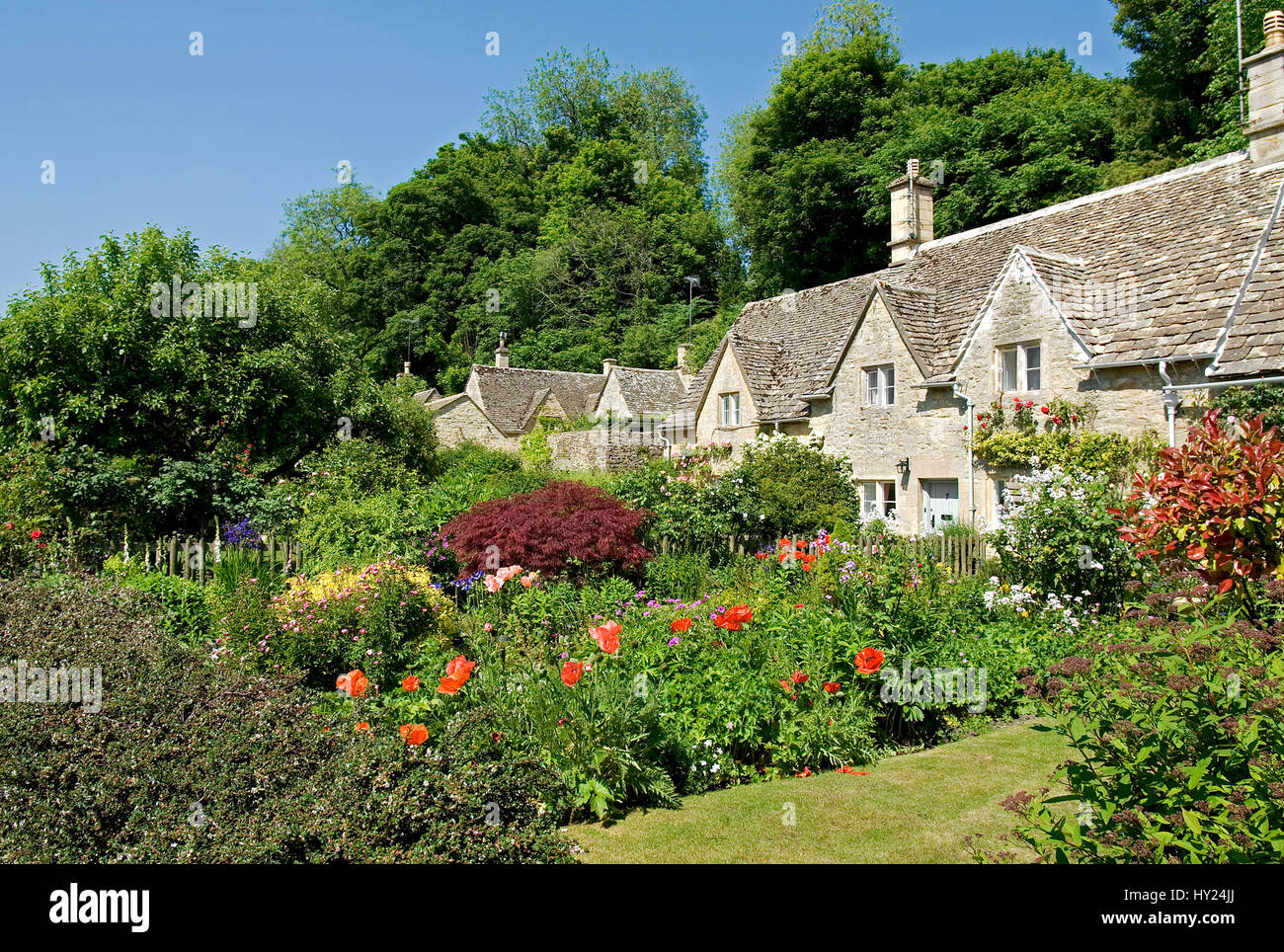 Traditional Cotswolds-Houses near Cirencester, South East England.  Traditionelle Cotswolds-HÃ¤user in der NÃ¤he von Cirencester, SÃ¼dostengland. Stock Photo