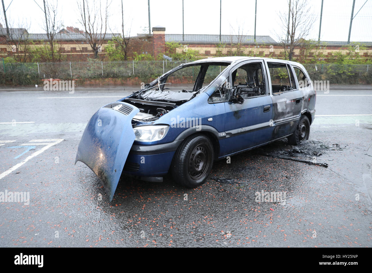 Belfast, Ireland. 31st March 2017. Stolen burnt out car next to Belfast peace wall Credit: Anthony Lynn/Alamy Live News Stock Photo