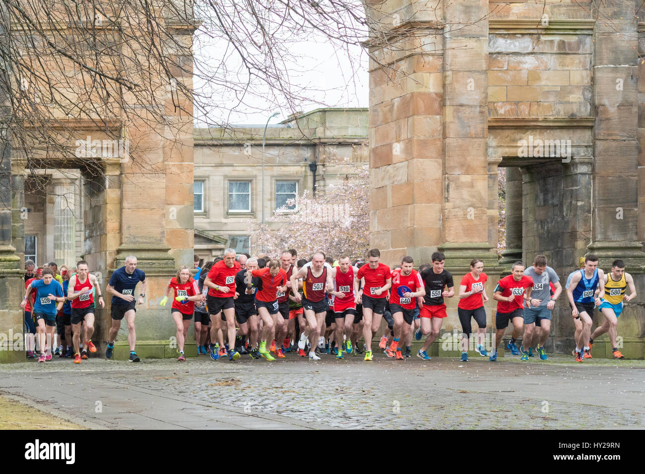 Glasgow Green, Glasgow, Scotland, UK. 31st Mar, 2017. UK weather - a damp grey midweek lunch time in Glasgow brightened by runners participating in the regular 3K on the Green road race in Glasgow Green which starts at the McLennan Arch and then follows the River Clyde. The £2 race fees are donated to charity, with monies raised from this month going to Comic Relief Credit: Kay Roxby/Alamy Live News Stock Photo