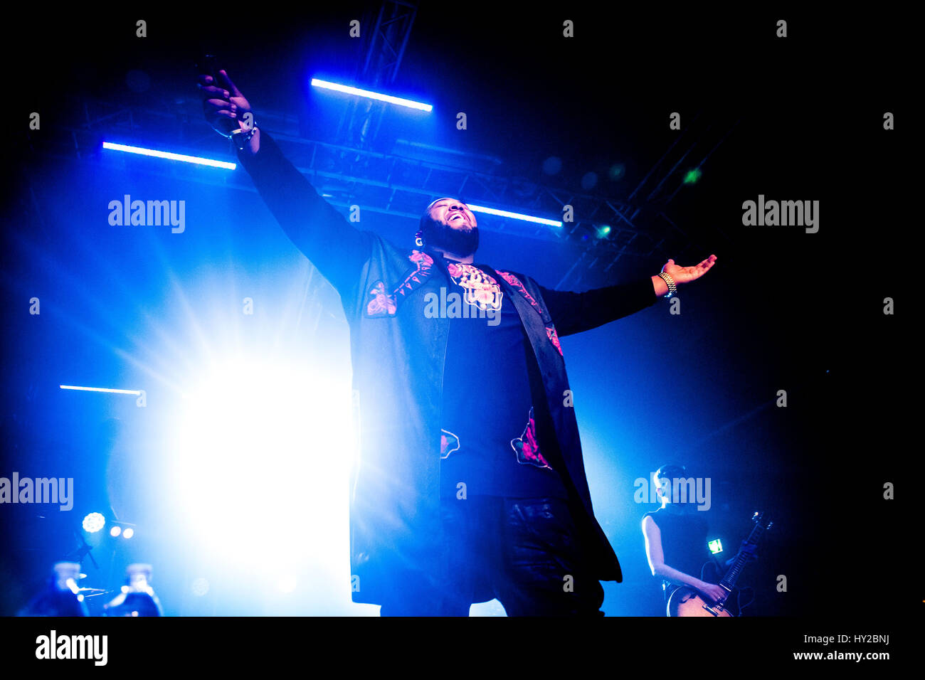 Milan, Italy. 31st Mar, 2017. Sergio Sylvestre, Italian singer and winner of the Italian talent show Amici, performs live at Magazzini Generali Credit: Mairo Cinquetti/Alamy Live News Stock Photo