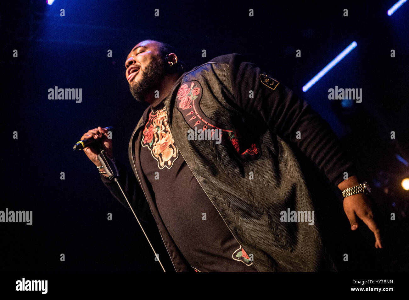 Milan, Italy. 31st Mar, 2017. Sergio Sylvestre, Italian singer and winner of the Italian talent show Amici, performs live at Magazzini Generali Credit: Mairo Cinquetti/Alamy Live News Stock Photo