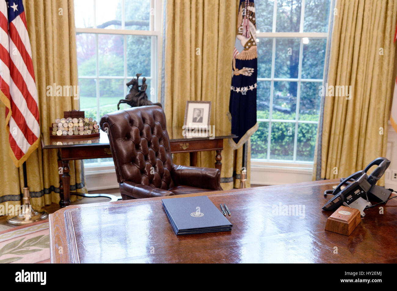 White House Oval Office Desk Stock Photos White House Oval