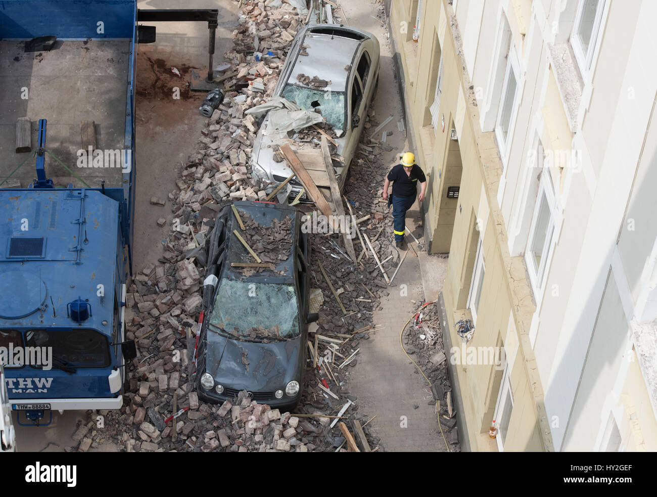 Dortmund, Germany. 1st Apr, 2017. Damaged cars can be seen in front of an apartment building which was destroyed in an explosion on the previous day in Dortmund, Germany, 1 April 2017. One person died in the explosion in the building. Rescue forces found the body of a 36-year-old female resident on Saturday morning. A 48-year-old tenant is suspected to have caused the explosion for unknown reasons. Photo: Bernd Thissen/dpa/Alamy Live News Stock Photo