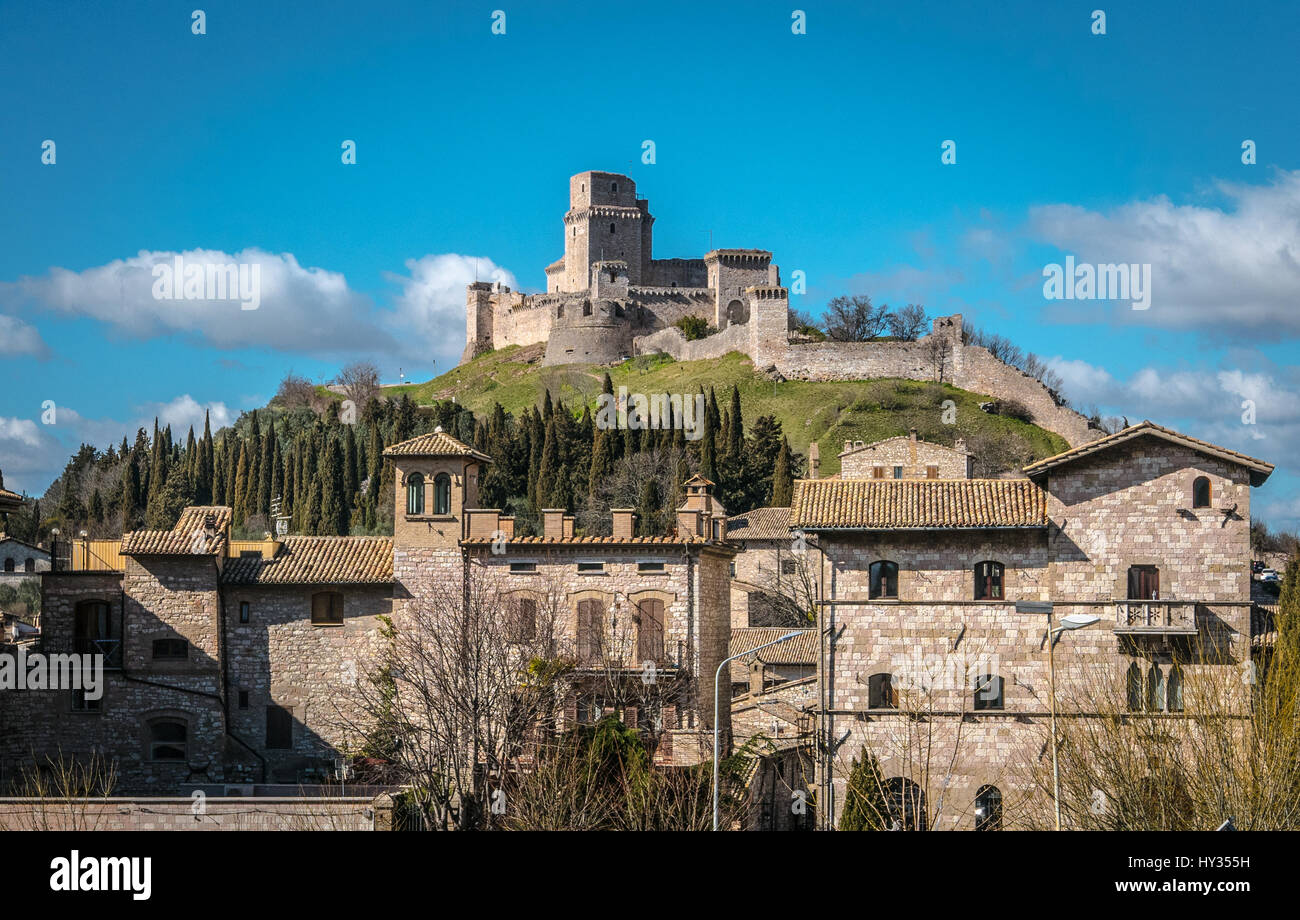 Medieval hill top castle hi-res stock photography and images - Alamy