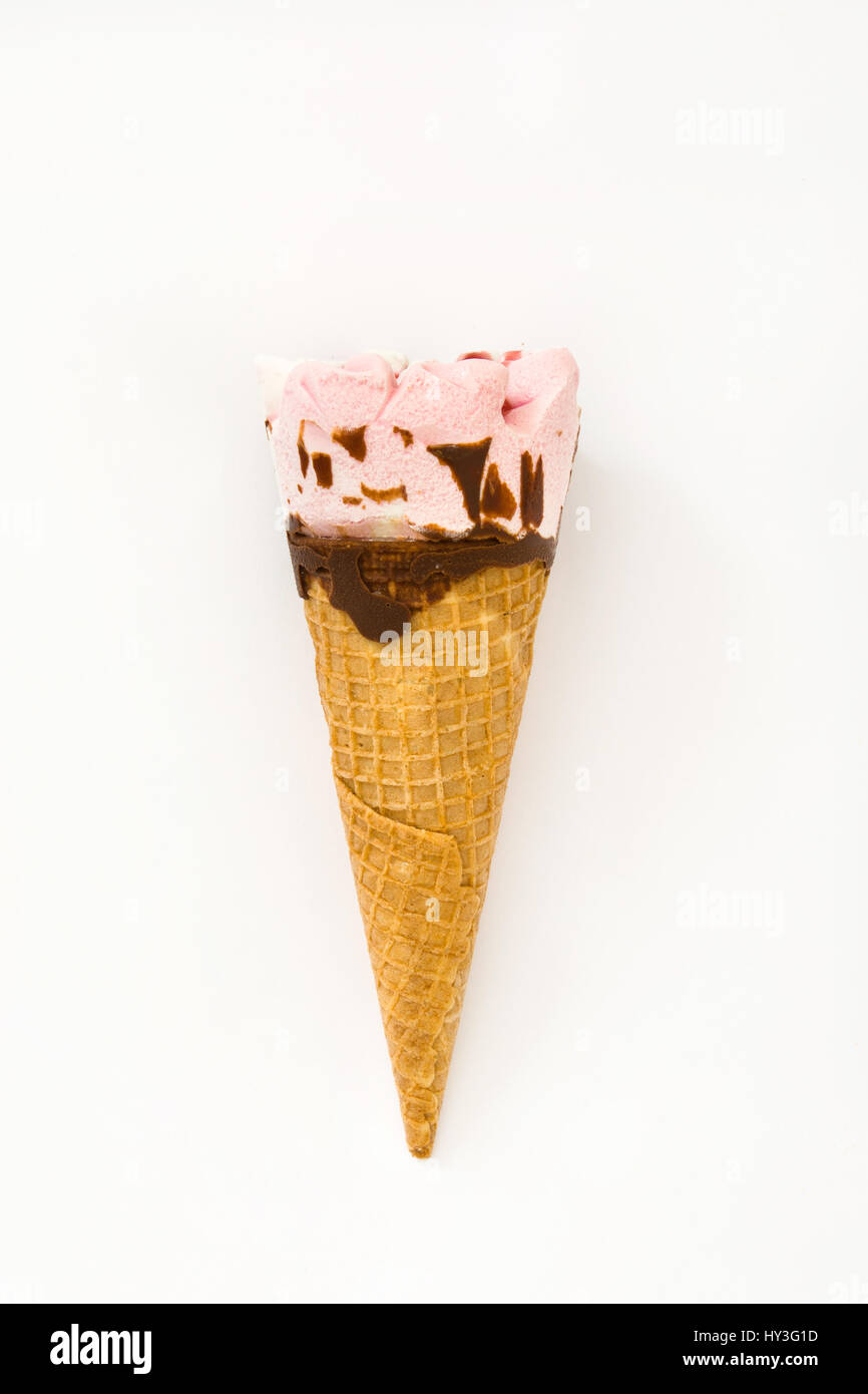 Strawberry ice cream cone hi-res stock photography and images - Alamy