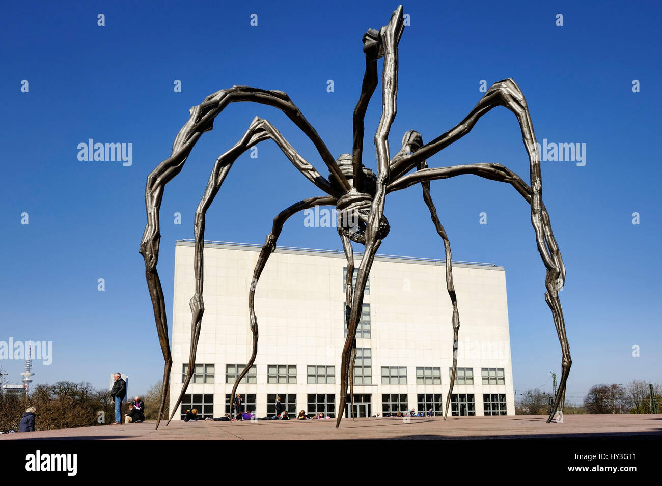 New arts centre with the sculpture Maman of Louise Bourgeois in Hamburg, Germany, Europe, Neue Kunsthalle mit der Skulptur Maman von Louise Bourgeois  Stock Photo
