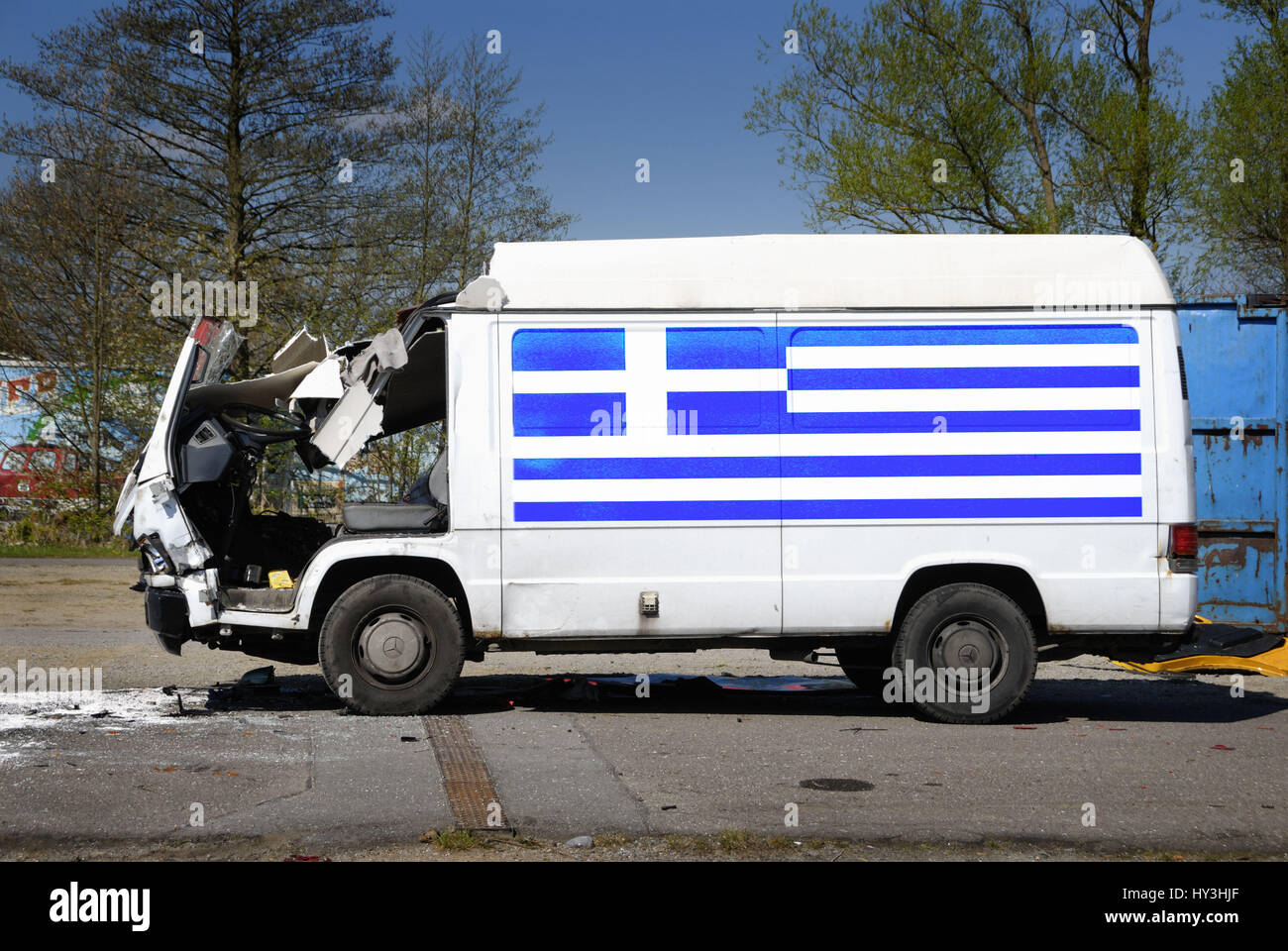 Scrap metal ropemaker transporter with Greece flag, Schrottreifer Transporter mit Griechenland-Fahne Stock Photo