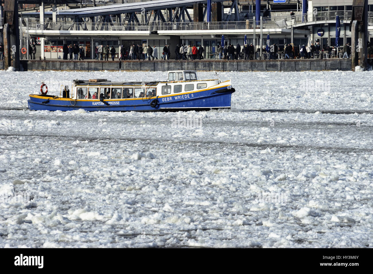 Longboat in the wintry Hamburg harbour, Germany, Europe, Barkasse im winterlichen Hamburger Hafen, Deutschland, Europa Stock Photo