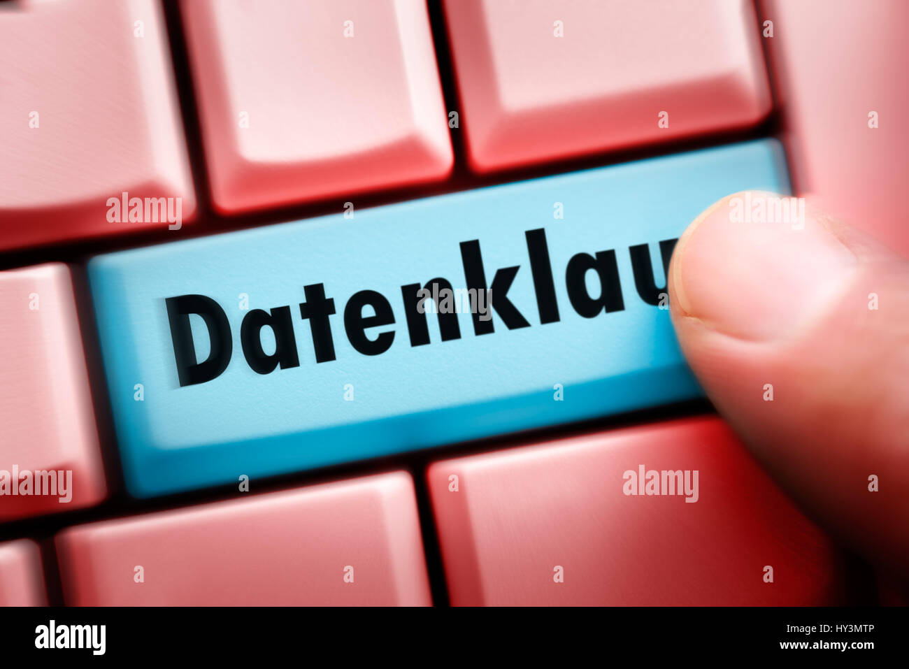 Computer key with the label Datenklau, Computertaste mit der Aufschrift