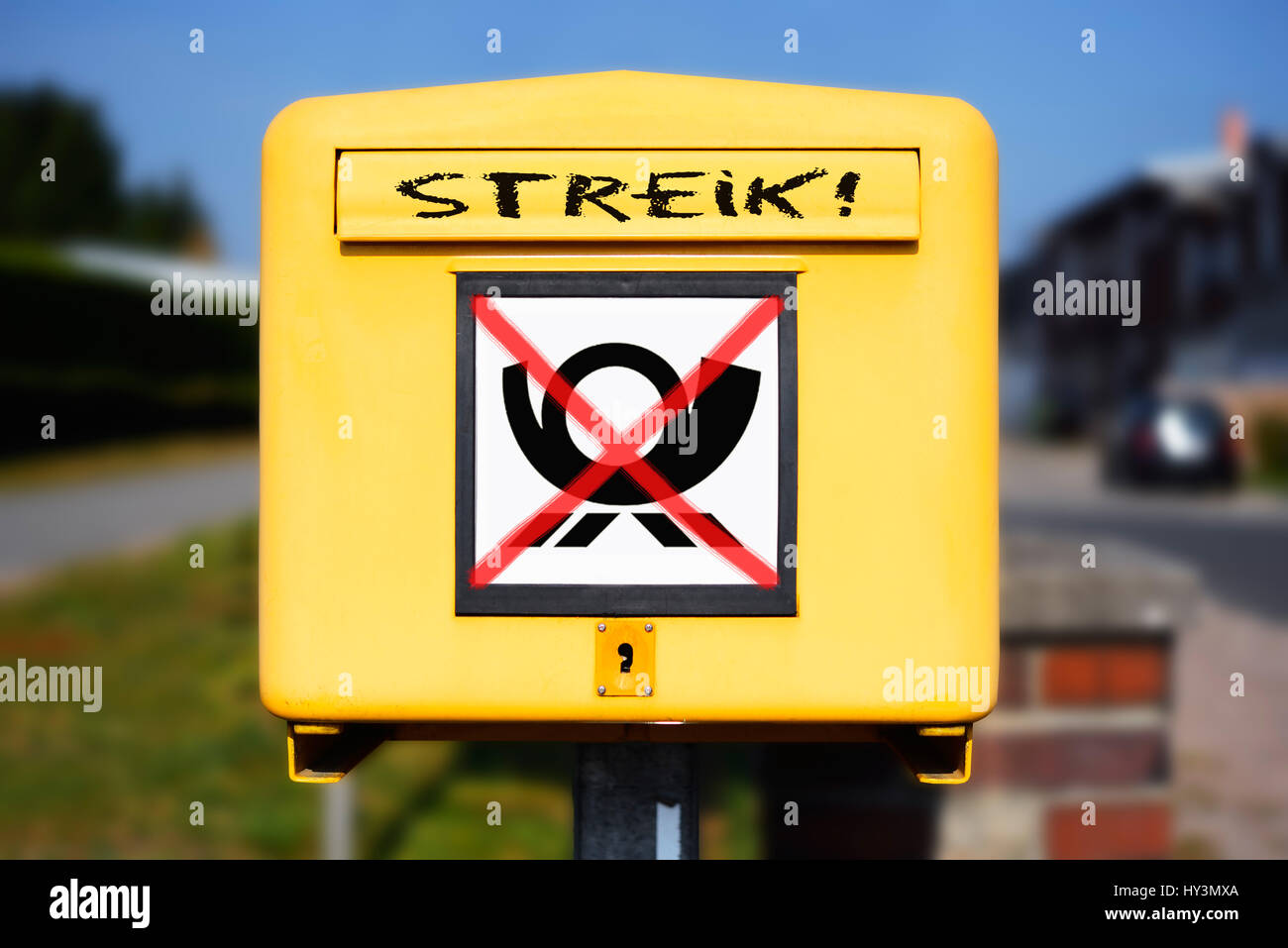 Mailbox with strike stroke, symbolic photo postal strike, Briefkasten mit Streik-Schriftzug, Symbolfoto Post-Streik Stock Photo
