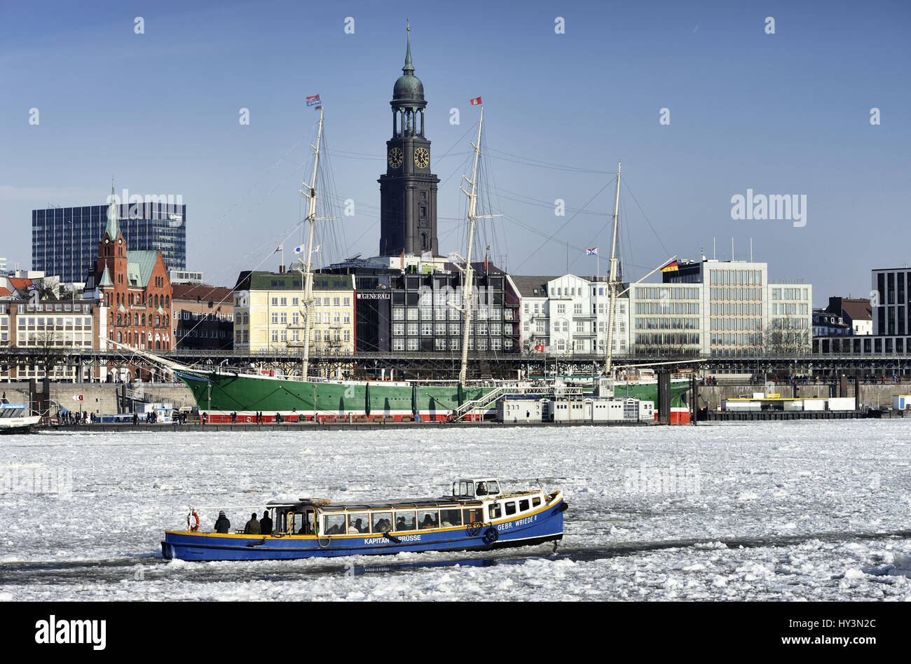 Harbour longboat in the wintry Hamburg harbour, Germany, Europe, Hafenbarkasse im winterlichen Hamburger Hafen, Deutschland, Europa Stock Photo