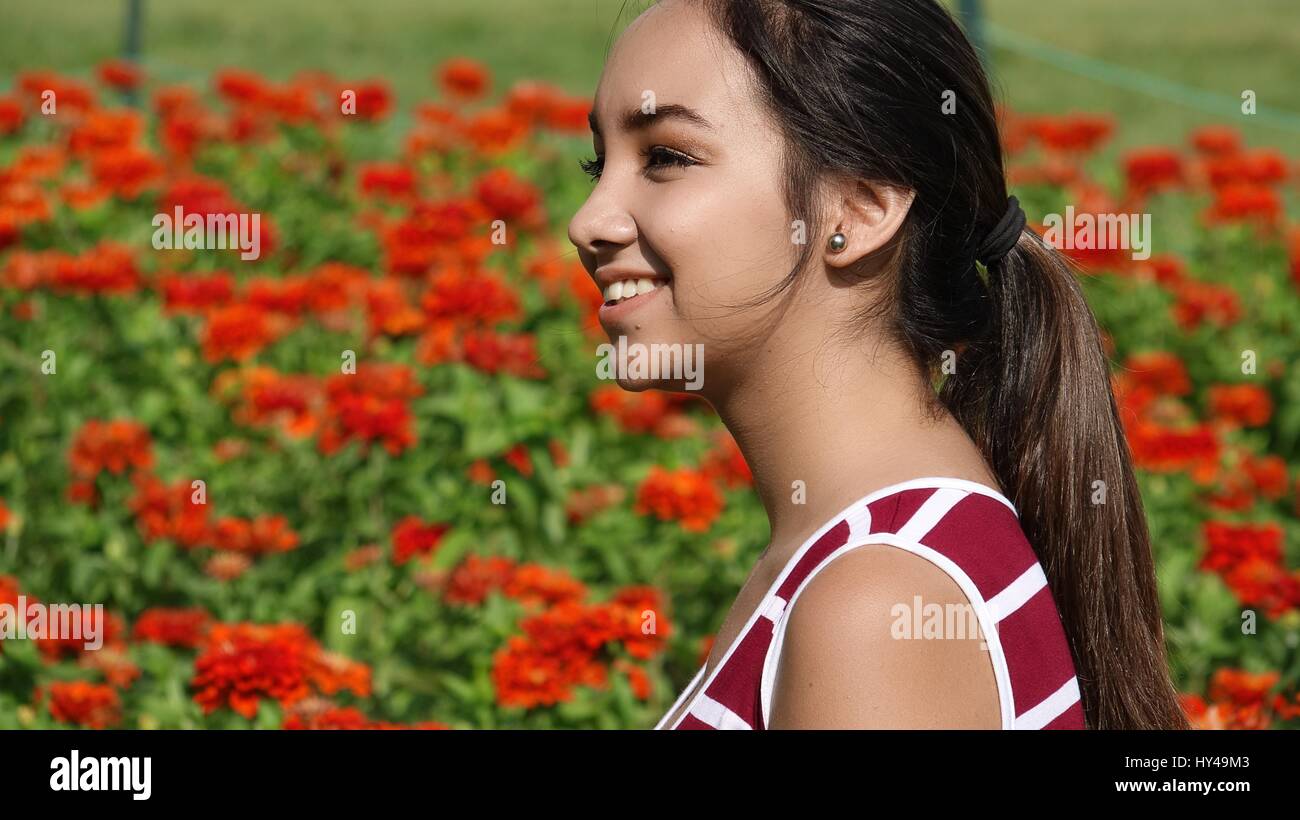 Person smiling hi-res stock photography and images - Alamy