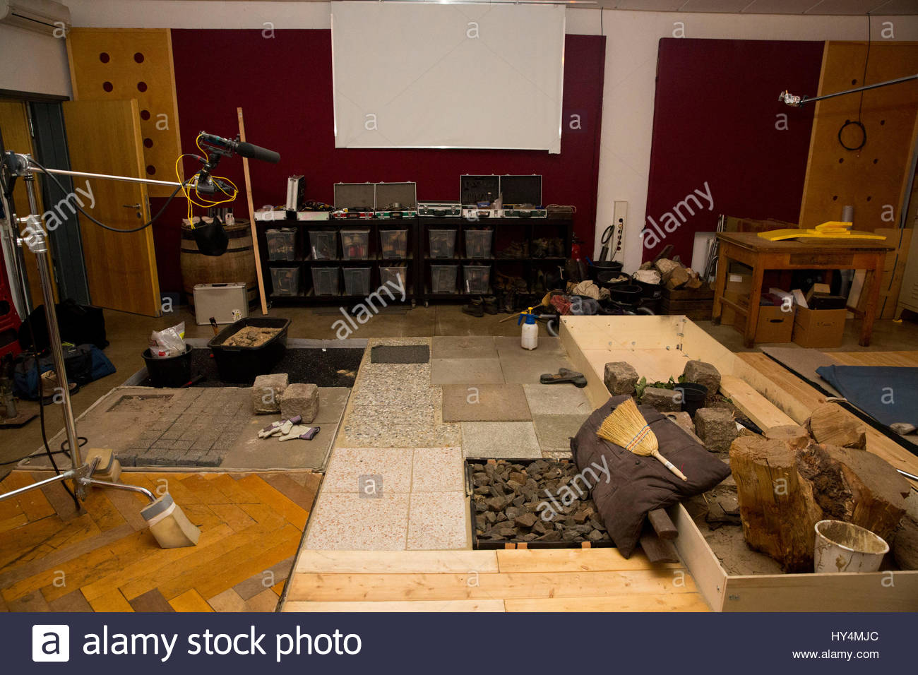 Foley Artist Stock Photos Foley Artist Stock Images Alamy