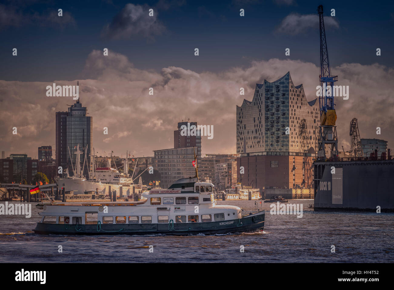 Germany, Hamburg, Elbe, harbor, St. Pauli, Am Fischmarkt, view to Elbphilharmonie Stock Photo