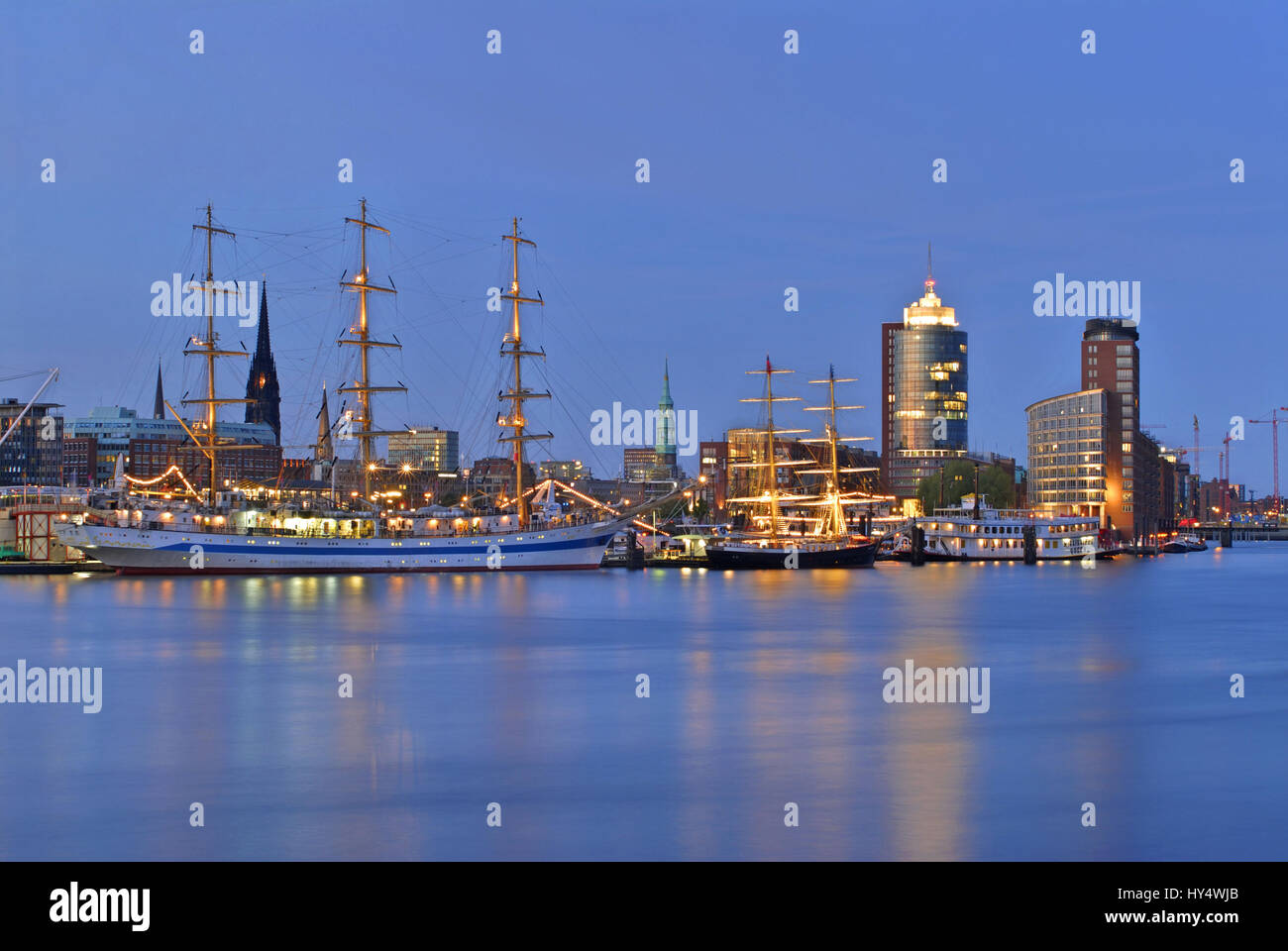 Germany, Hamburg, town, towns, hamburgers, harbour, evening, in the evening, in, dusk, dusk, dim light, sailing ship, sailing ships, to Me, Russian, R Stock Photo