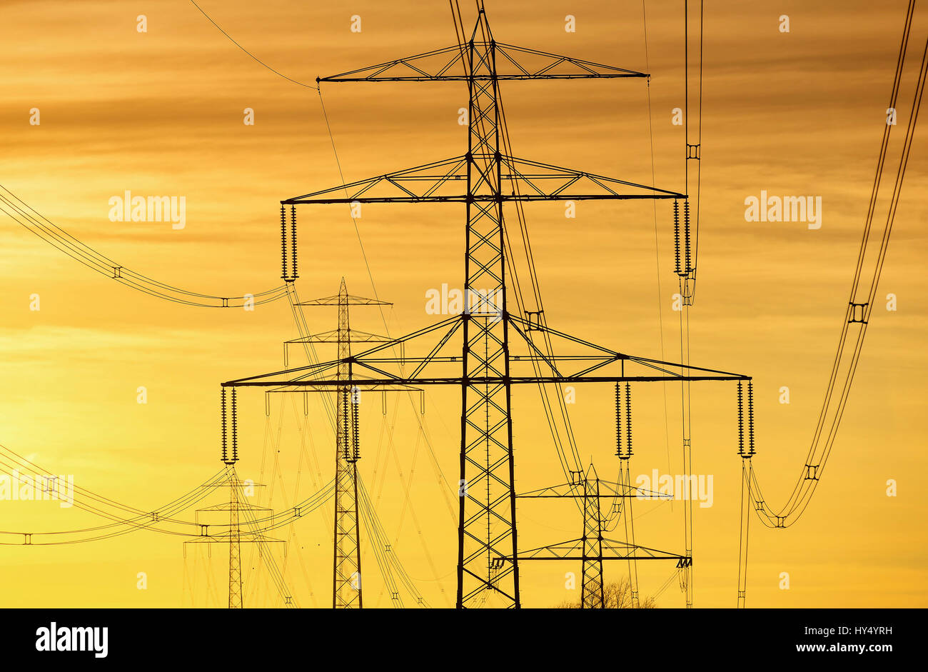 High-tension masts at sundown in Hamburg, Germany, Europe, Hochspannungsmasten bei Sonnenuntergang in Hamburg, Deutschland, Europa Stock Photo