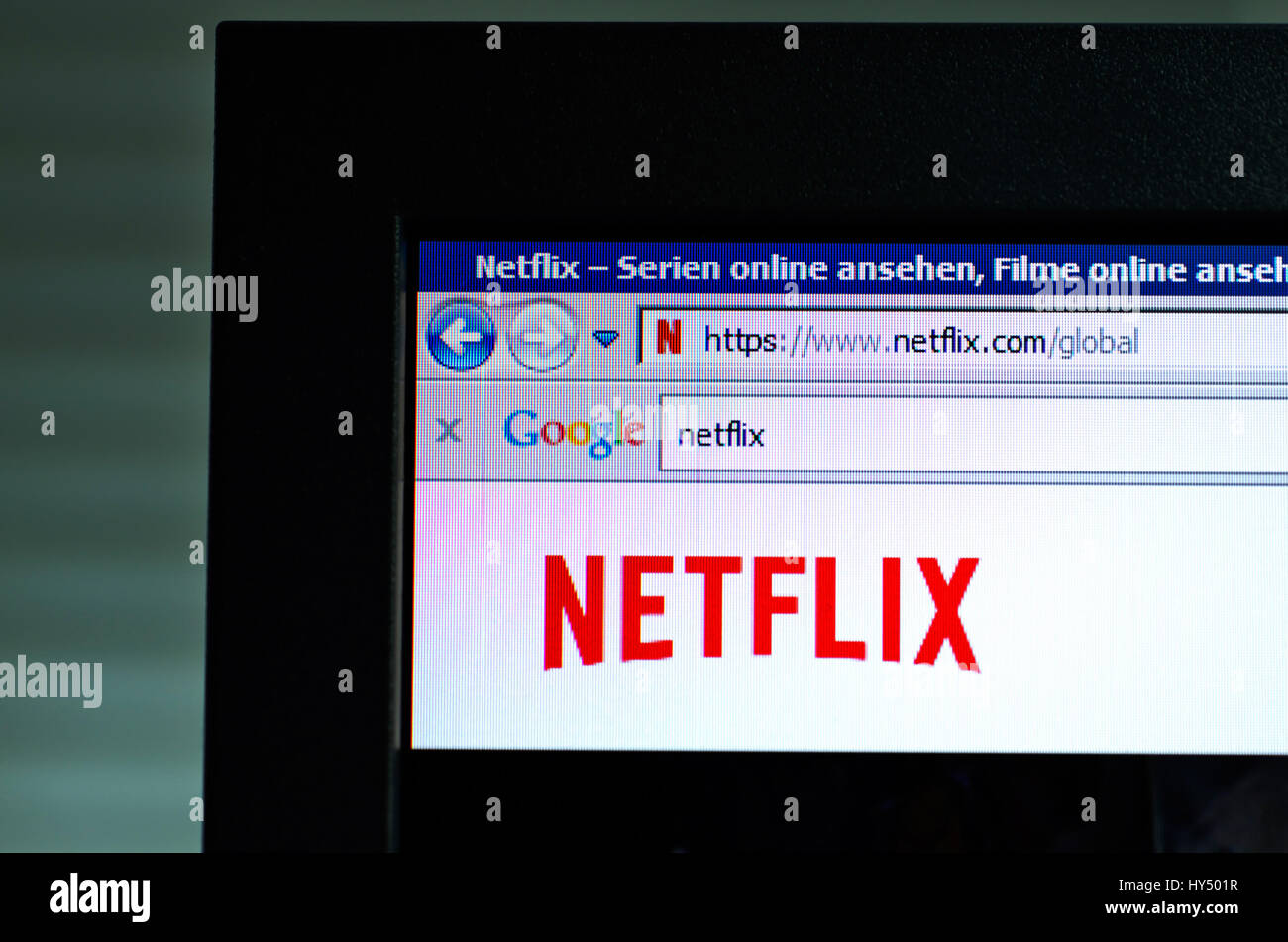 Netflix logo on computer monitor, Netflix-Logo auf Computermonitor