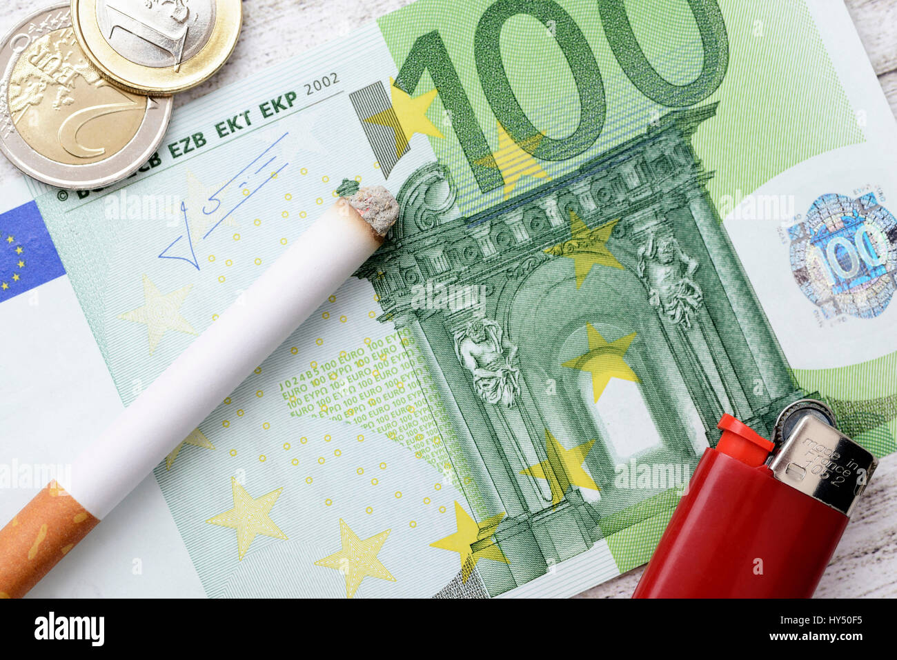 Cigarette on Einhundert-euro-bank note, symbolic photo rise of the tobacco tax, Zigarette auf Einhundert-Euro-Geldschein, Symbolfoto Erhoehung der Tab Stock Photo