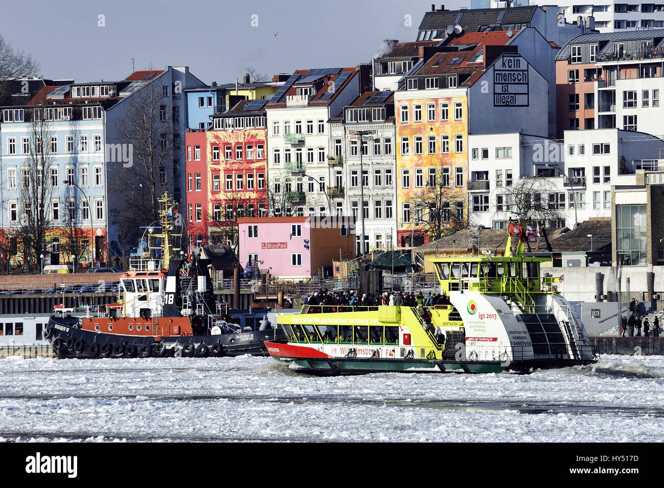 Harbour ferry in the wintry Hamburg harbour, Germany, Europe, Hafenfaehre im winterlichen Hamburger Hafen, Deutschland, Europa Stock Photo