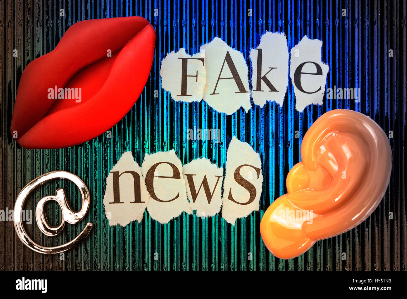 Mouth, ear and Fake news stroke, spreading of fake news on social networks, Mund, Ohr und Fake News-Schriftzug, Verbreitung von fake news in sozialen  Stock Photo