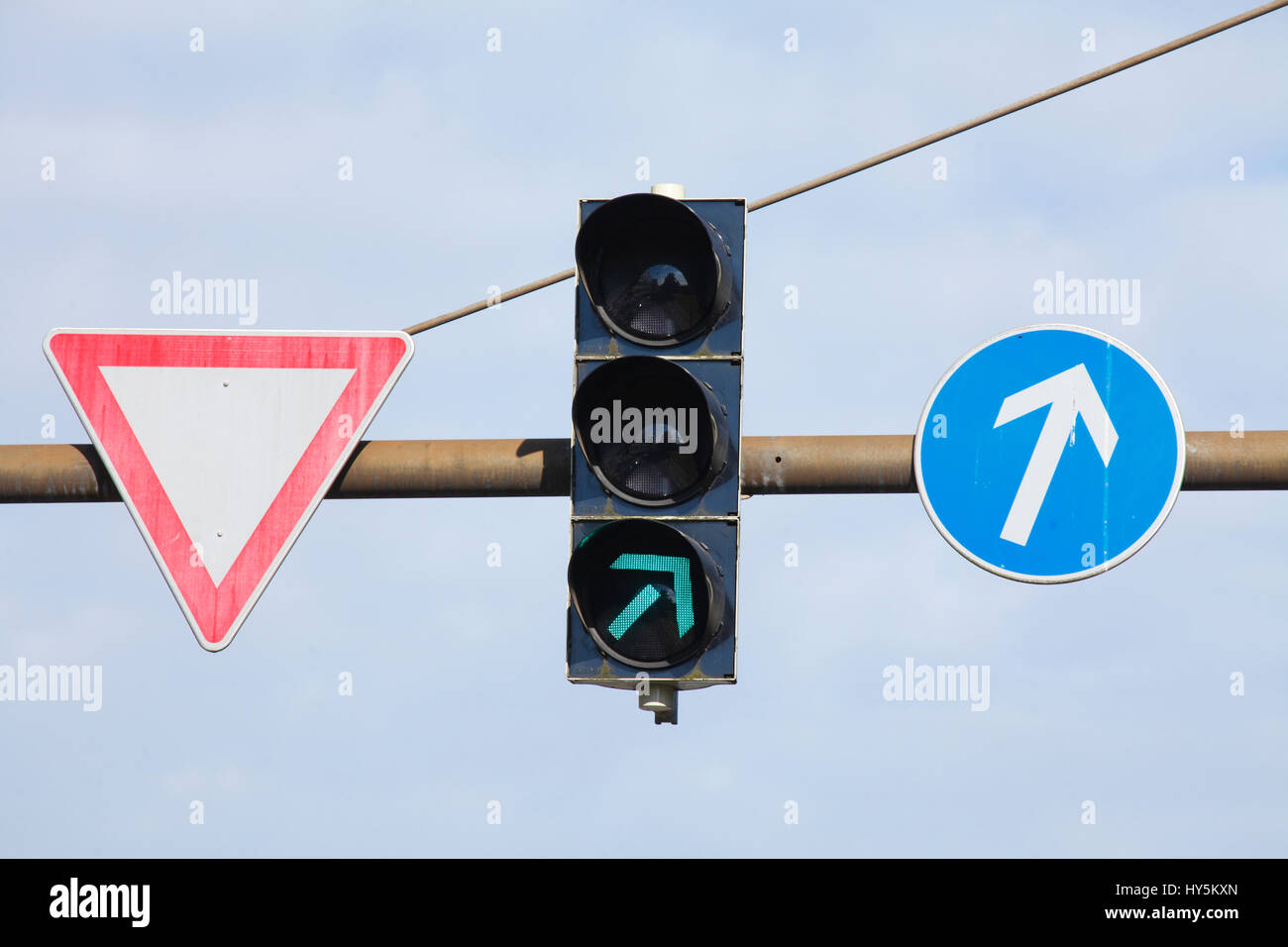 Yield the right of way hi-res stock photography and images - Alamy